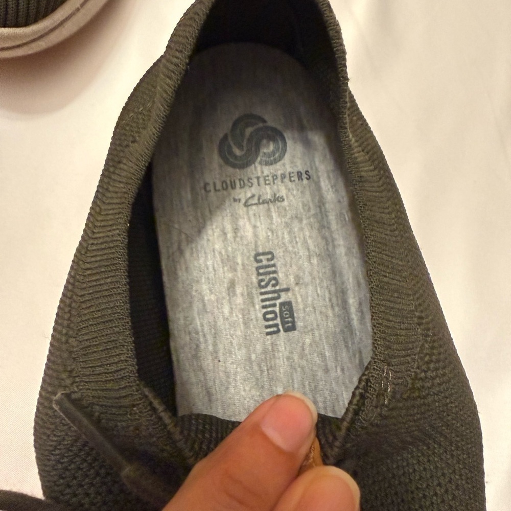 Clark's Cloudsteppers Olive Knit Sneakers size 13 GUC - Picture 7 of 8